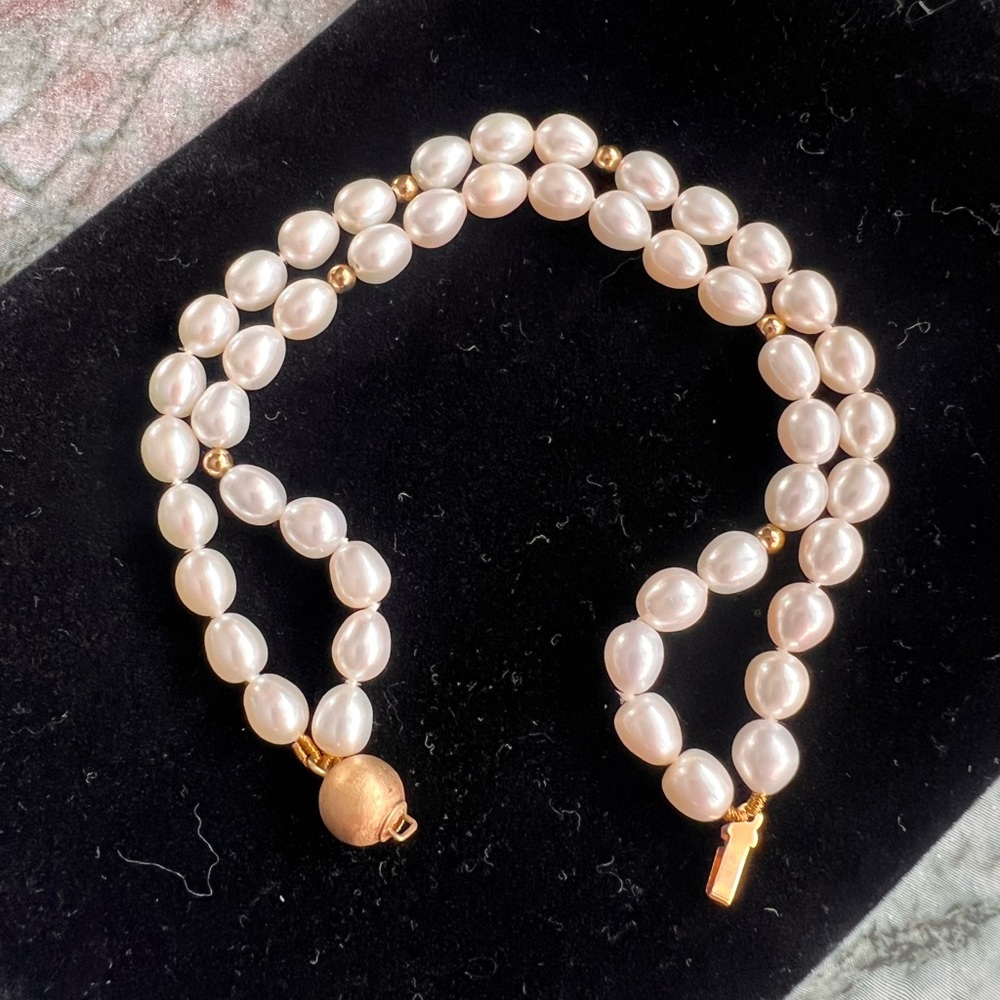 Vintage Double-Strand Pearl Bracelet with 14K Gold Box Clasp & Spacers, 7” - Picture 4 of 11
